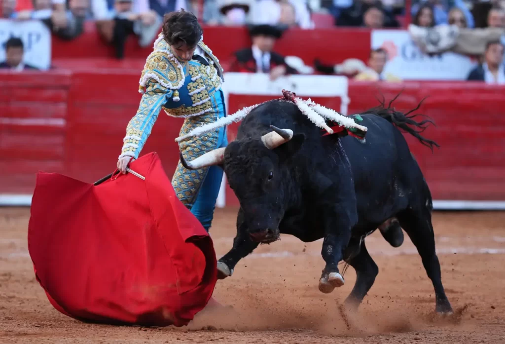 Toros sin trapío e insustancial puerta grande de Sebastián Castella en la Plaza Mexico