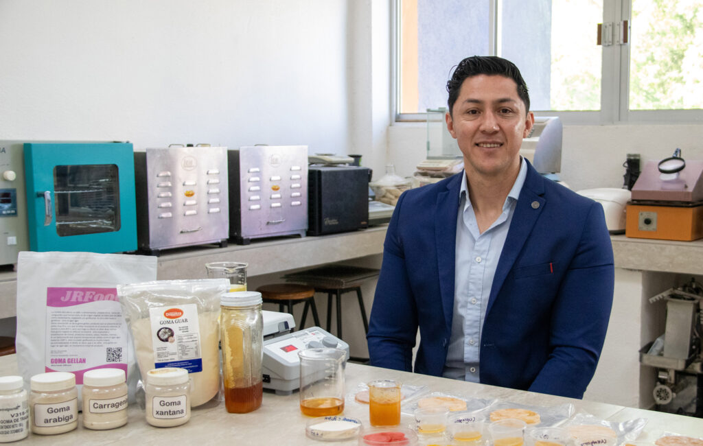 Elaboran en la UAT innovadores productos derivados de la miel de abeja.