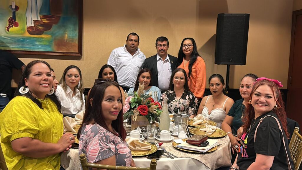 Preside el rector festejos en honor a las madres trabajadoras del SUTUAT