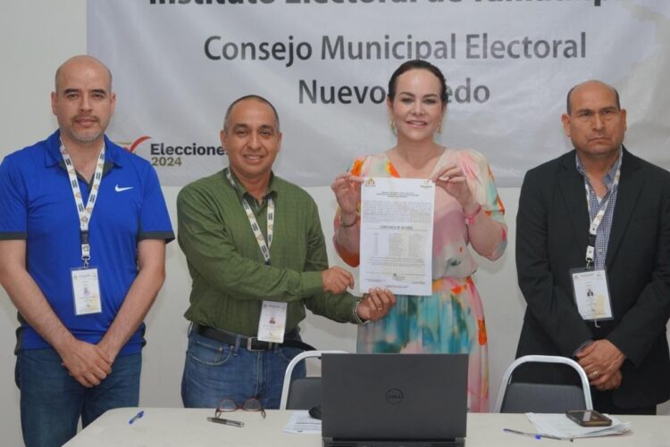 Carmen Lilia Canturosas Villarreal recibe constancia de mayoría