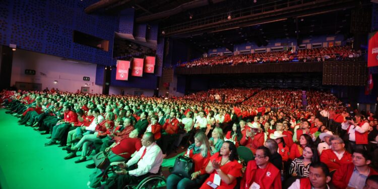 Asamblea Nacional de 3 mil 200 delegados aprueba reformas a documentos básicos del PRI 