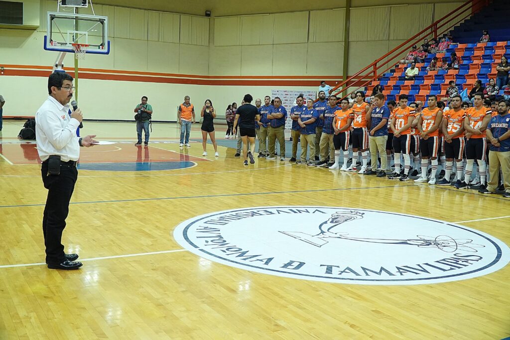 Presenta el rector a los Correcaminos UAT Liga Mayor de Futbol Americano