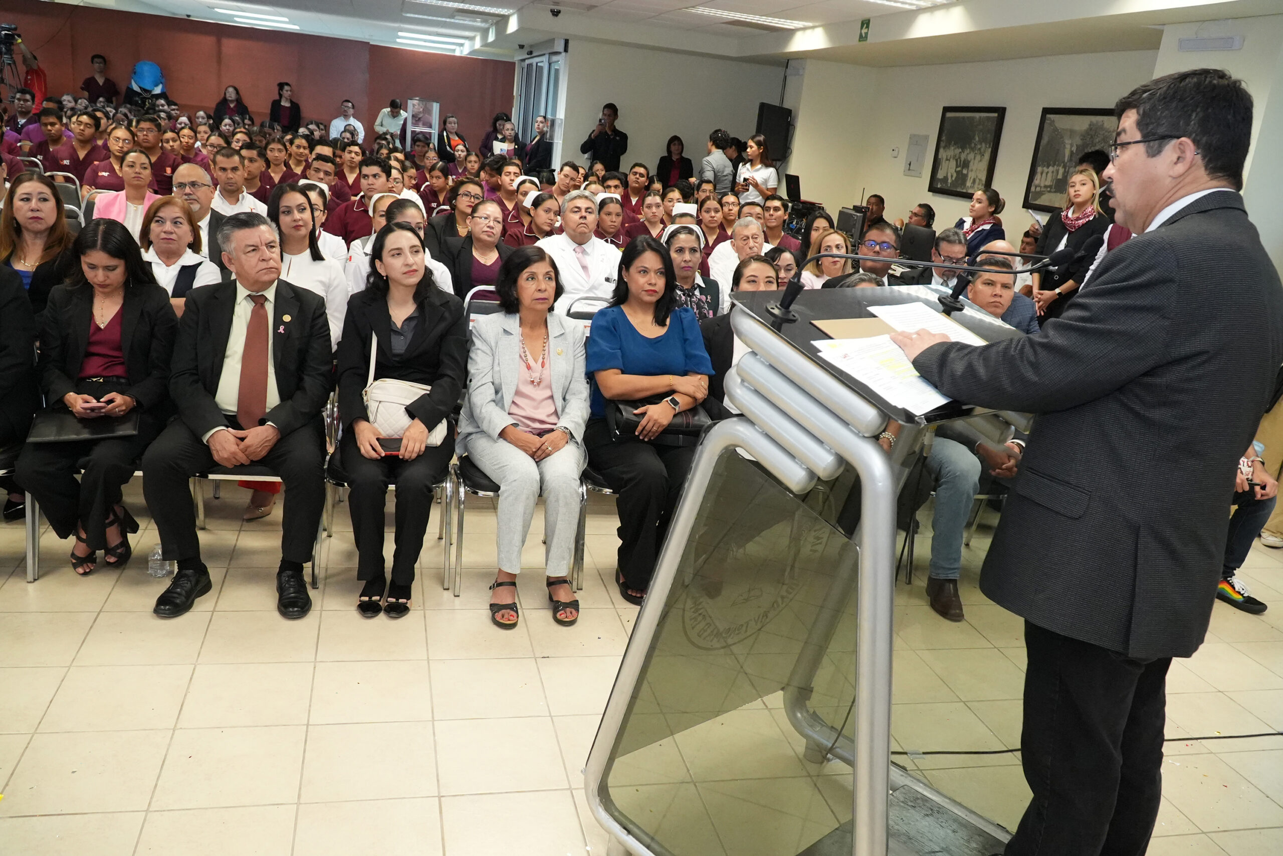 La UAT es referente en la formación de profesionales de la enfermería: Rector