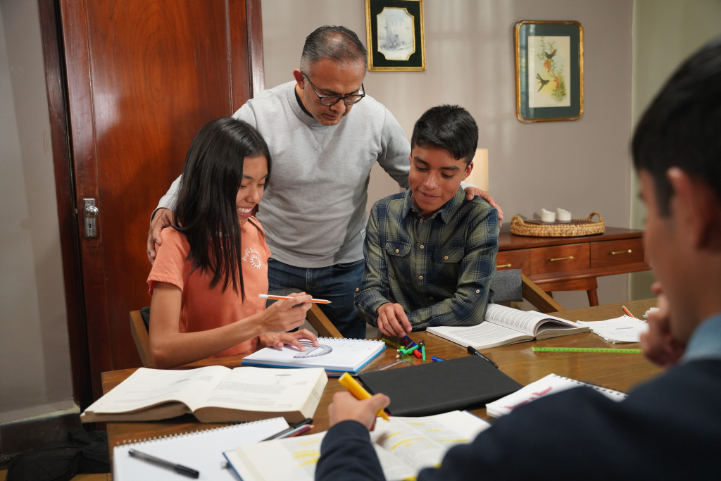 Becas BBVA para Chavos que Inspiran: Transformando el Futuro de Miles de Jóvenes en México