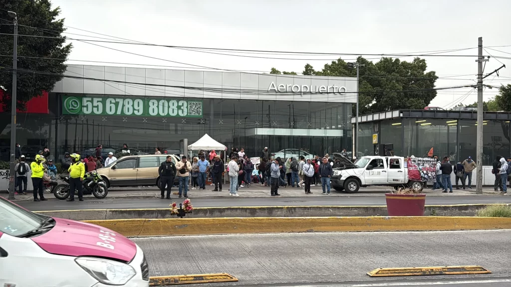 Protesta de CNTE provoca caos vial en AICM