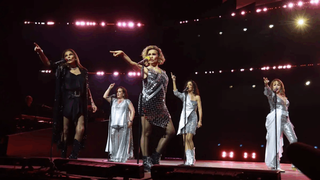 Pandora y Flans reciben a Nacho Cano en su concierto