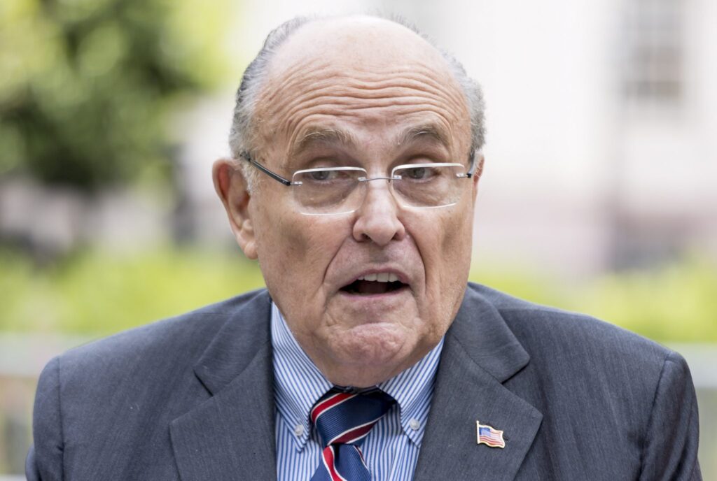 Hospitalizan a Rudy Giuliani, exalcalde de Nueva York, tras accidente