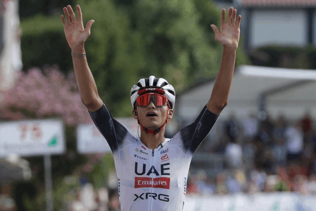 Isaac del Toro, nominado al premio Vélo d’Or 2025