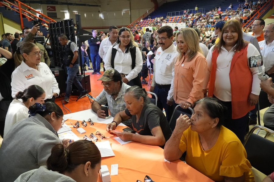 “Lentes con Corazón” reafirma vocación humanista de la UAT