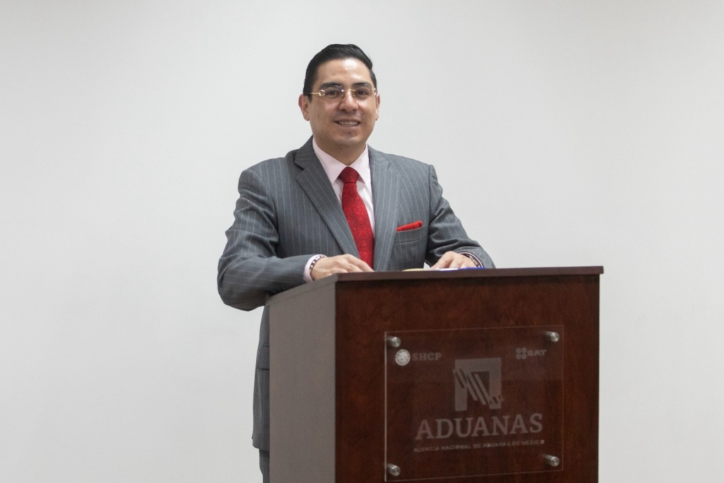 Alex Tonatiuh Márquez es separado como director de Investigación en Aduanas