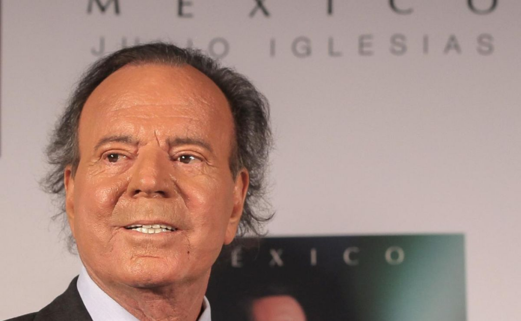 Fiscalía de España archiva la denuncia contra Julio Iglesias por falta de competencia
