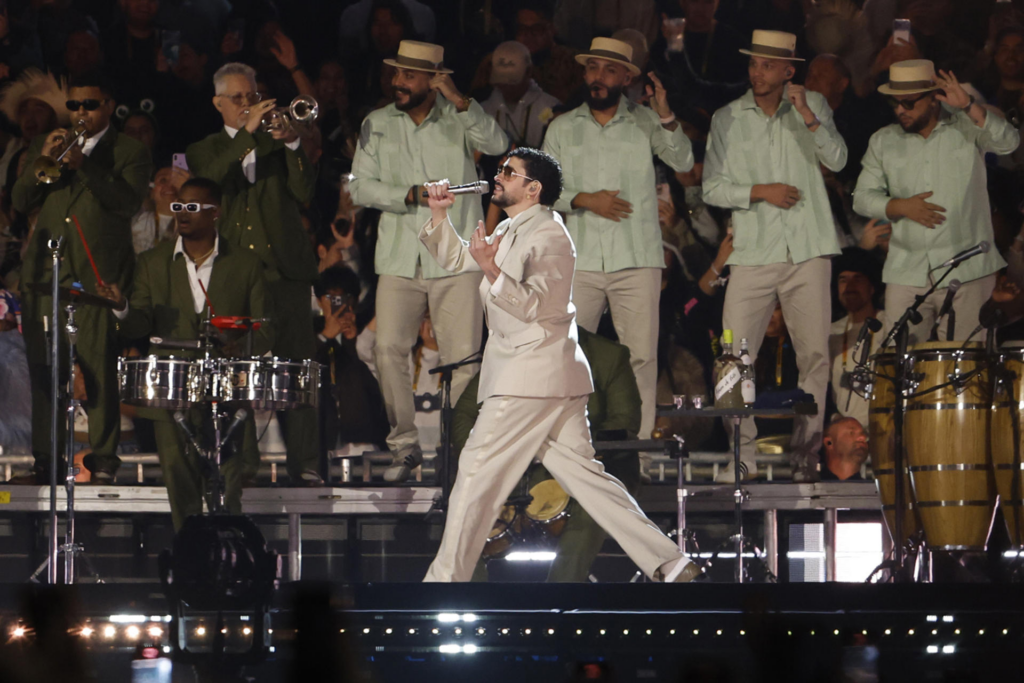 Bad Bunny presenta un adelanto de su espectáculo para el Super Bowl