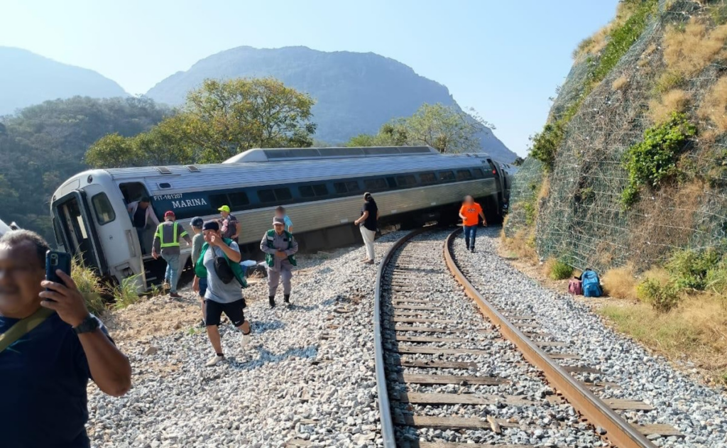 Semar confirma 13 muertos tras descarrilamiento del Tren Interoceánico en Oaxaca