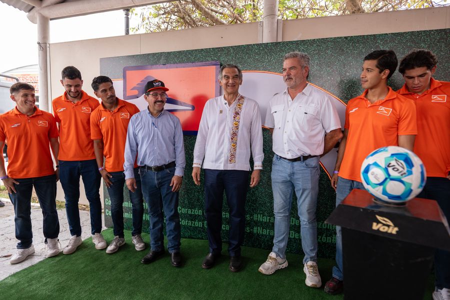 Rodeado de niños alegres, el gobernador Américo y el rector Dámaso Anaya disfrutaron de las amenidades de la UAT en el DIFzania 2026