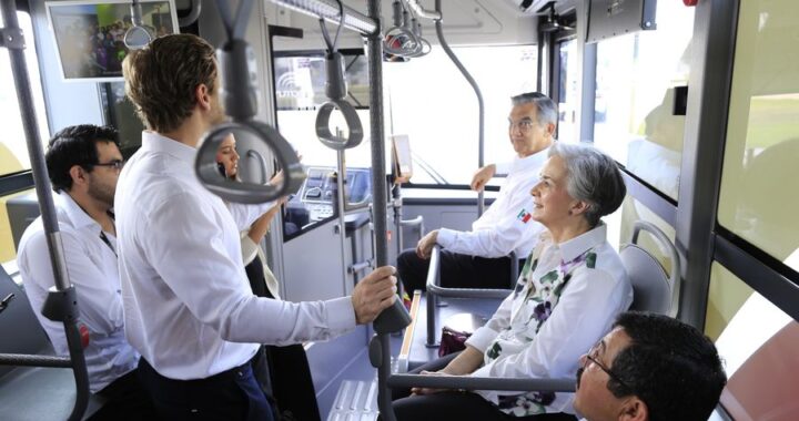 Reconoce el gobernador Américo Villarreal estándares de excelencia de la UAT